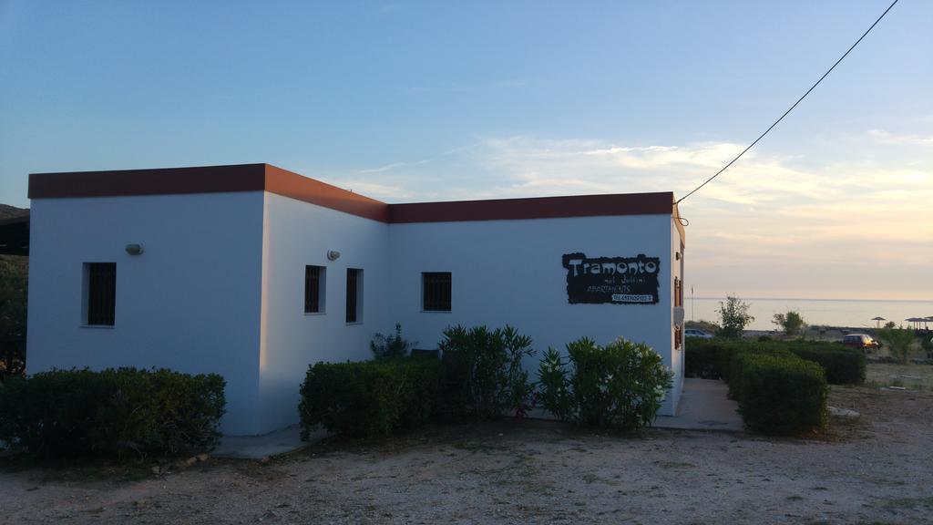 شقة Tramonto Nel Delfini Kini المظهر الخارجي الصورة
